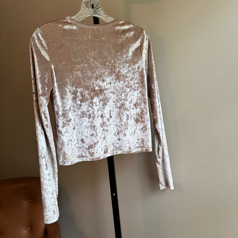 Hollister Tan Gold  Velour Velvet Feel Long Sleeve Crop Blouse - Picture 5 of 7
